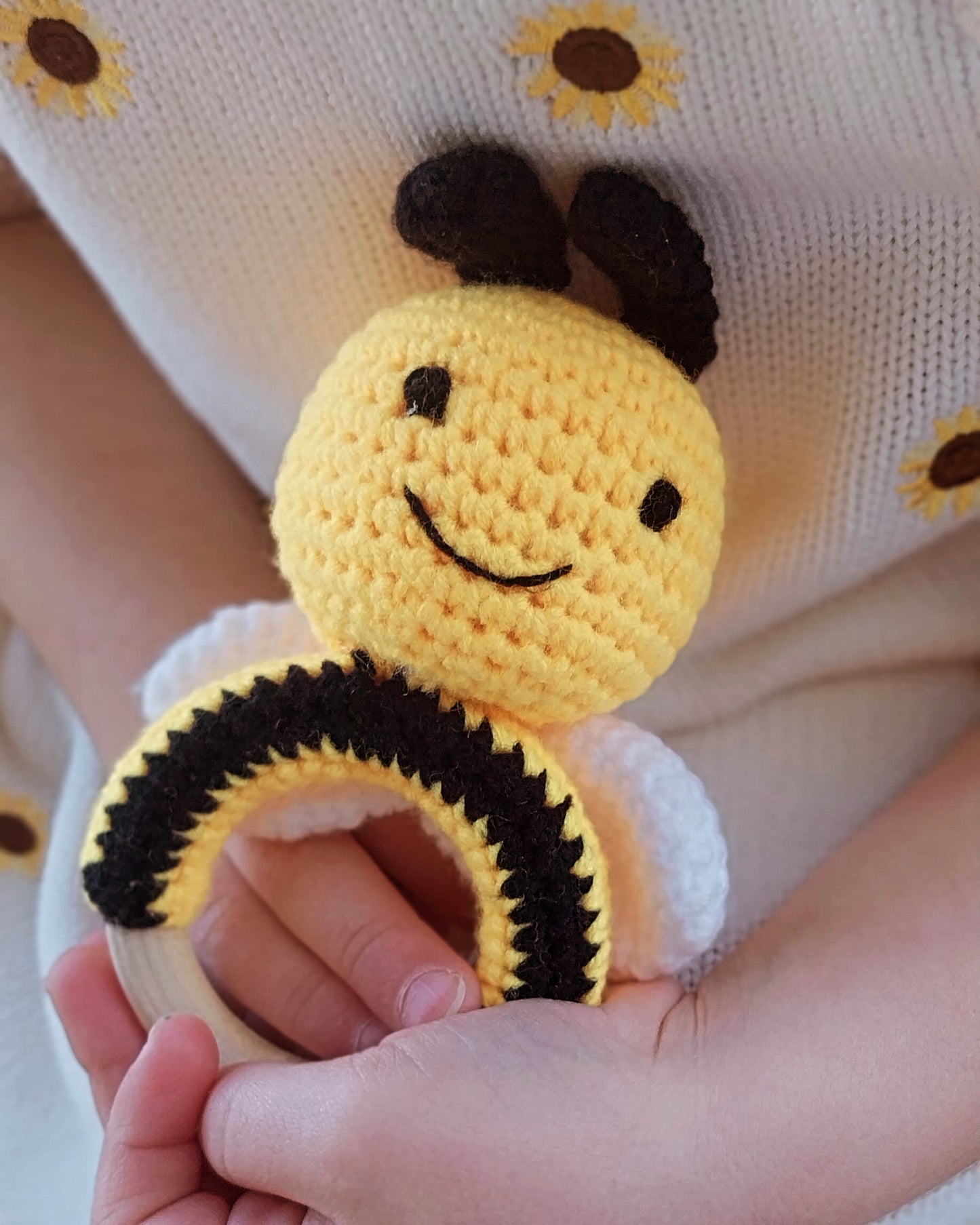 Bee Rattle